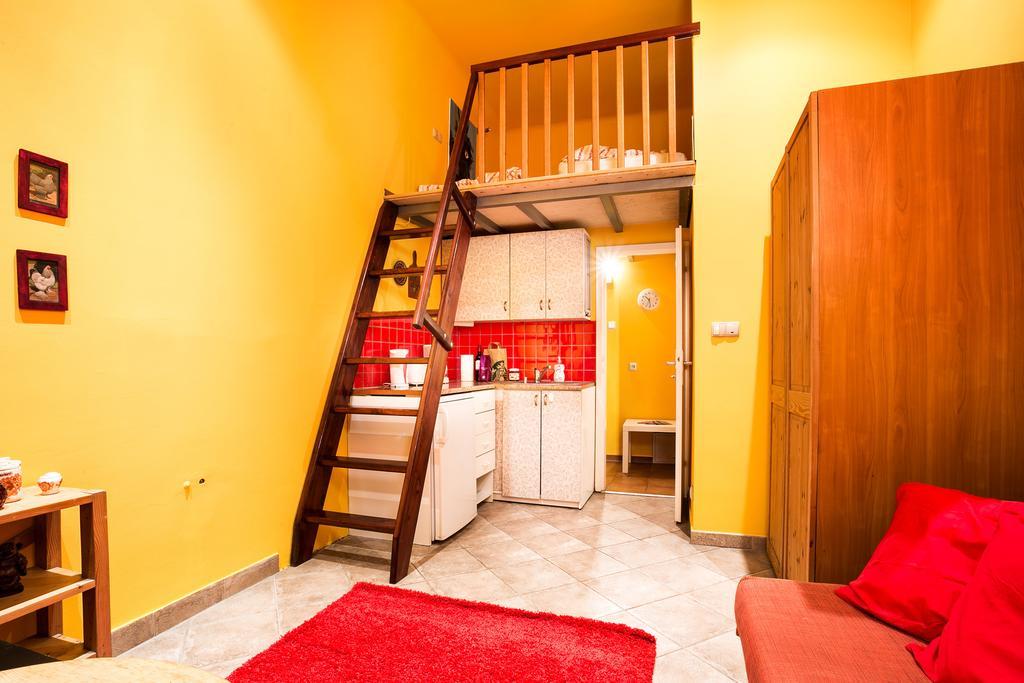 Live Like Locals: Market Square X Jewish District Apartament