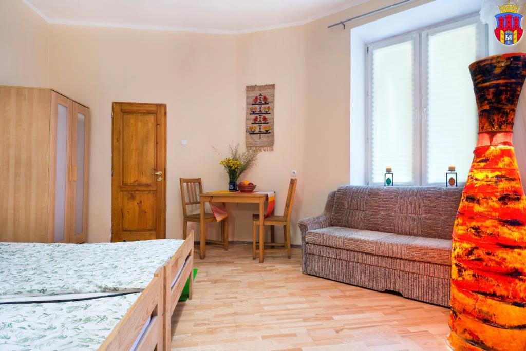 Live Like Locals: Market Square X Jewish District Apartament