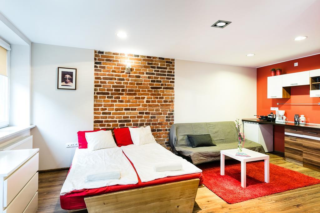 Live Like Locals: Market Square X Jewish District Apartament